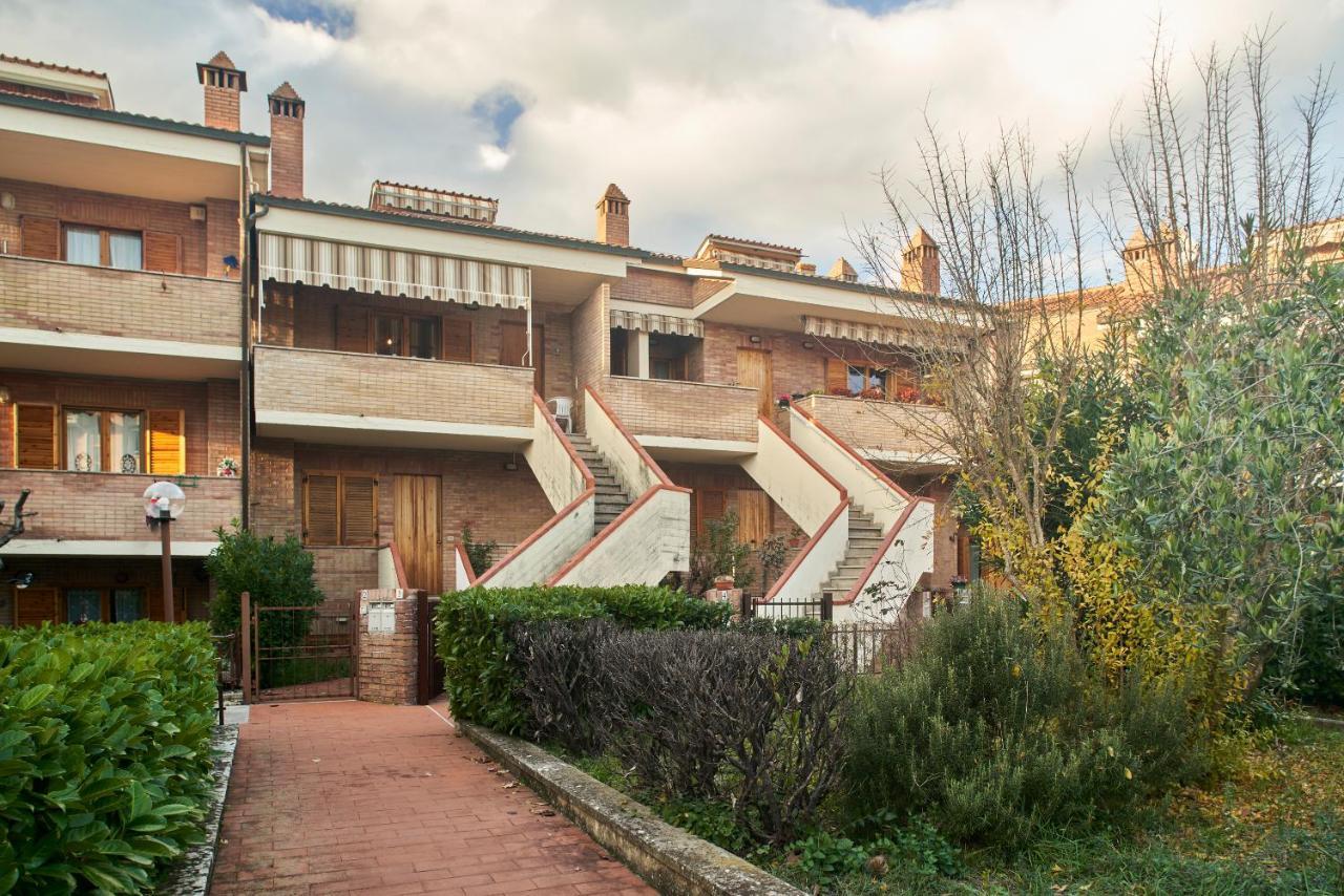 Little Brick House On Siena Hills With Balconies Lägenhet Exteriör bild
